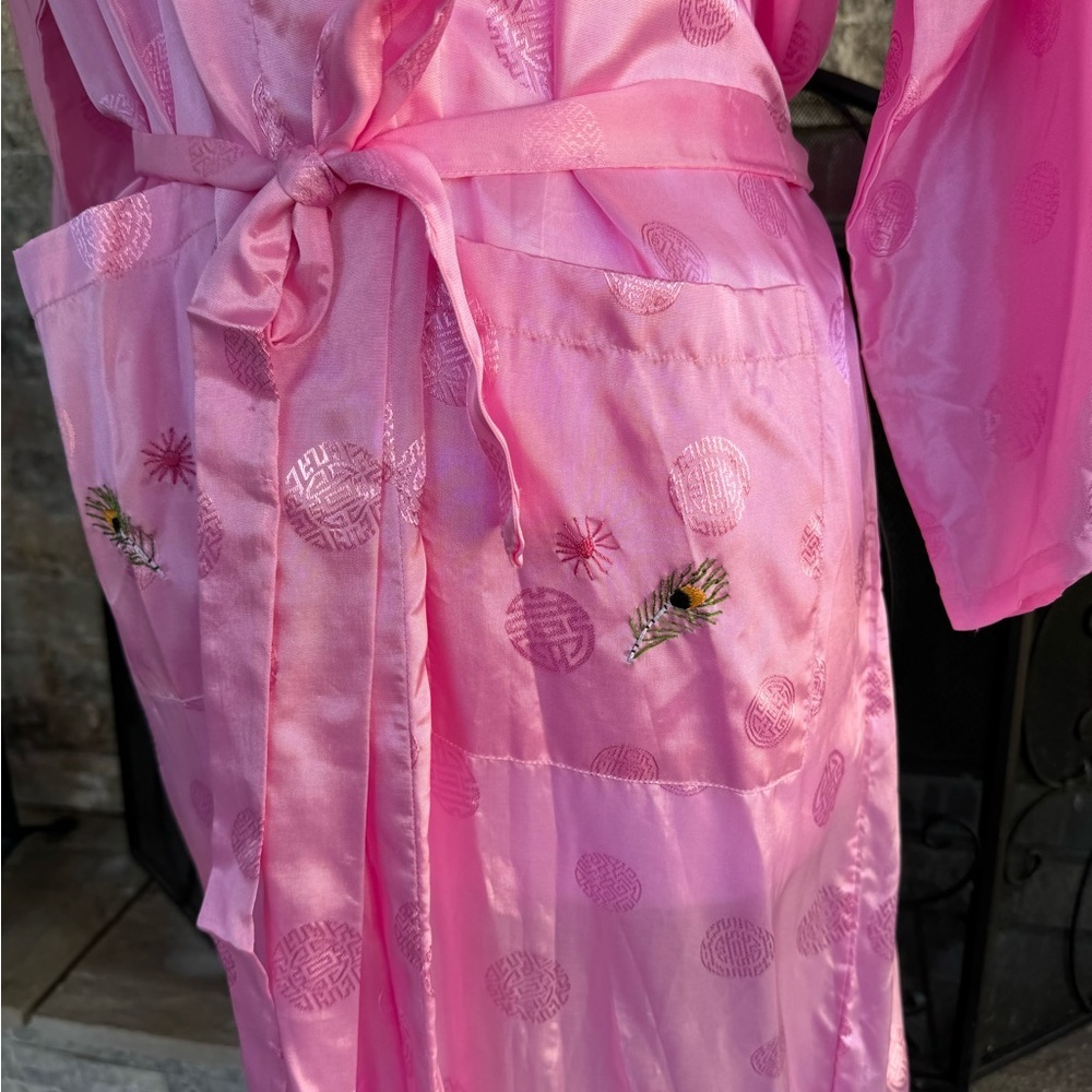 Vintage Pink Embroidered Peacock Satin Robe - Picture 13 of 14